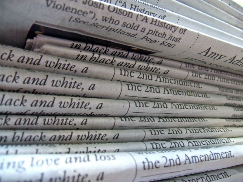 Pilha de exemplares impressos do Los Angeles Times